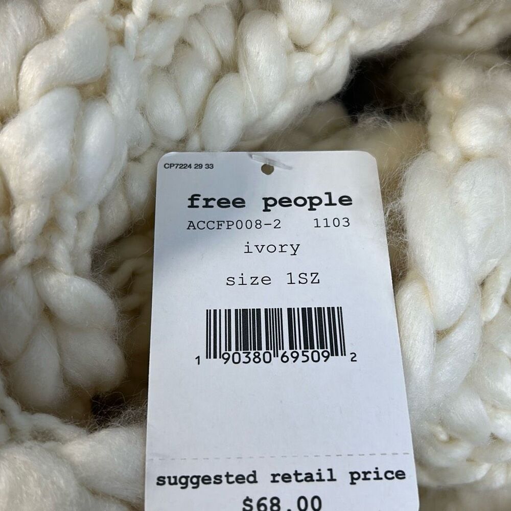Free People Chunky Infinity Scarf Ivory Acrylic Bulky - Picture 3 of 5